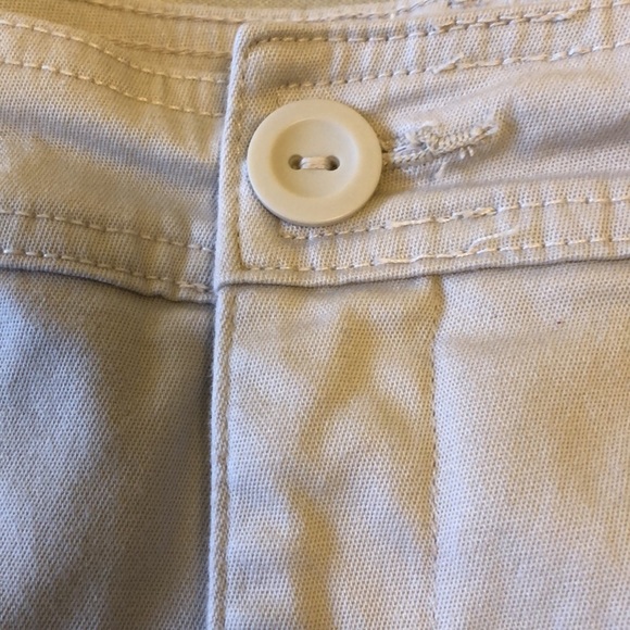 ST. JOHN’S BAY SIZE 8P KHAKI SHORTS STRETCHY COTTON/SPANDEX 8 1/2” INSEAM - #148 - Picture 6 of 7